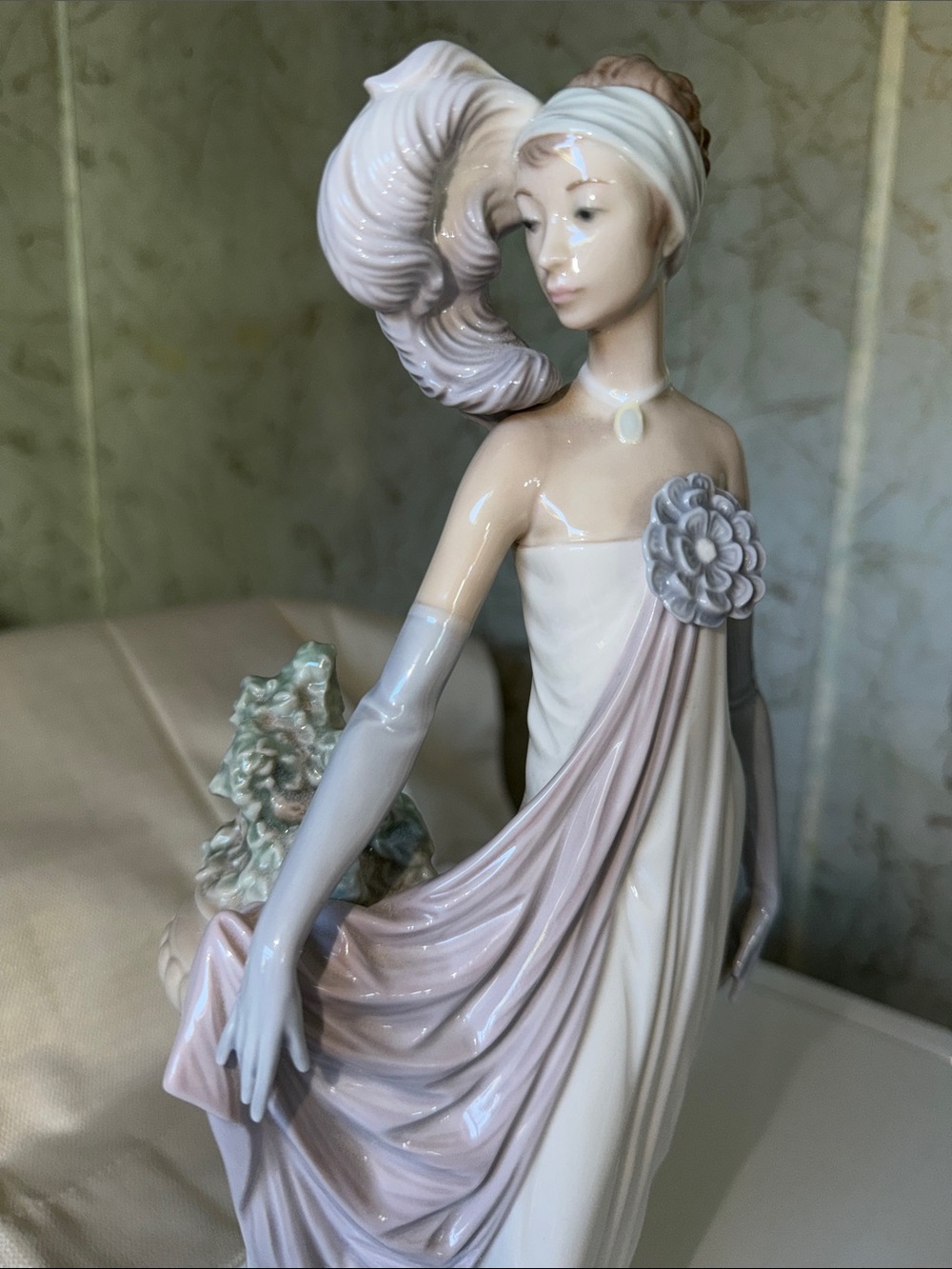 Mint Lladro Figurine #5283 “Socialite of the 20’s”(Dama Charleston) Retired